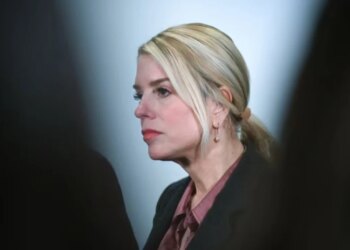 Ish-prokurorja e përgjithshme amerikane Pam Bondi diagnostikohet me kancer në tiroide dhe i nënshtrohet trajtimeve mjekësore