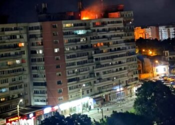 Ishte nisur për në Ukrainë, por përfundoi në Rumani; dronët rusë bien mbi bllok apartamentesh, plagosen dy persona