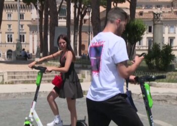Italia, nga nesër skuterët elektrikë me targë; kush nuk e vendos gjobitet 400 euro