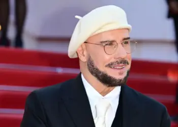 John Travolta nderohet me çmim të veçantë në Kanë; vëmendjen tërheq pamja rinore e aktorit 72-vjeçar