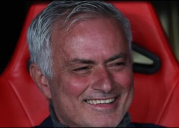 Jose Mourinho këmbëngul: Reali i Madridit? Nuk kam pasur asnjë kontakt; përsa iu përket 10 kërkesave...