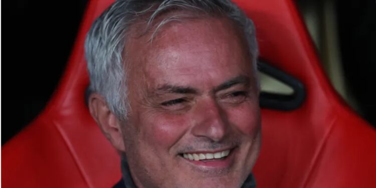 Jose Mourinho këmbëngul: Reali i Madridit? Nuk kam pasur asnjë kontakt; përsa iu përket 10 kërkesave...