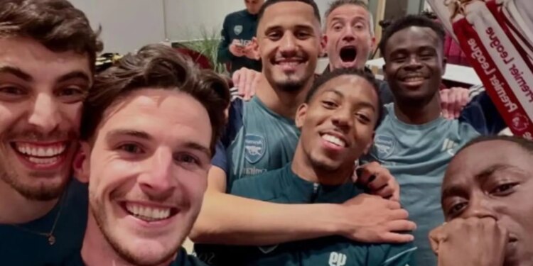 Ju kisha thënë të gjithëve… Declan Rice feston titullin e Arsenalit në rrjetet sociale