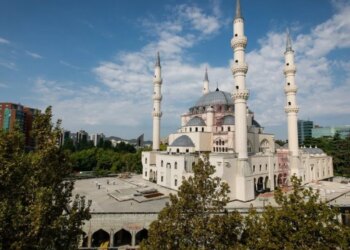 KMSH kundër udhëzimit për terapi hormonale te miturit: të mos normalizohen praktikat që krijojnë paqartësi për natyrën njerëzore