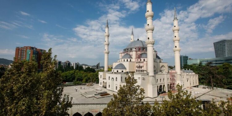 KMSH kundër udhëzimit për terapi hormonale te miturit: të mos normalizohen praktikat që krijojnë paqartësi për natyrën njerëzore