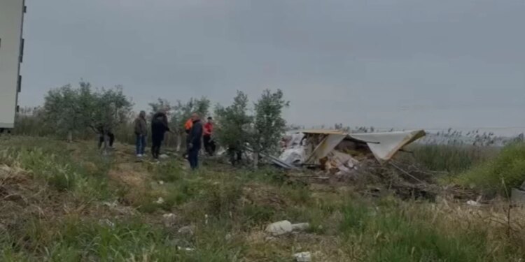 Kamion përmbyset në rrethrrotullimin e Grabianit në orët e para të mëngjesit