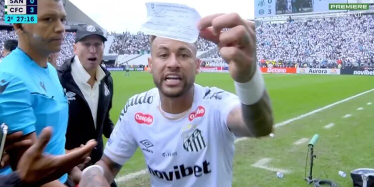 Kaos në Brazil, gjyqtari gabimisht zëvendëson Neymar-in para syve të Ancelotti-t