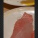 Klienti gjen parazit të gjallë në pjatën me sushi; videoja bëhet virale