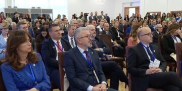 Kongresi Botëror i Ligjit në Tiranë: 600 personalitete të drejtësisë mblidhen për sesionin hapës të 2027, zbardhet agjenda