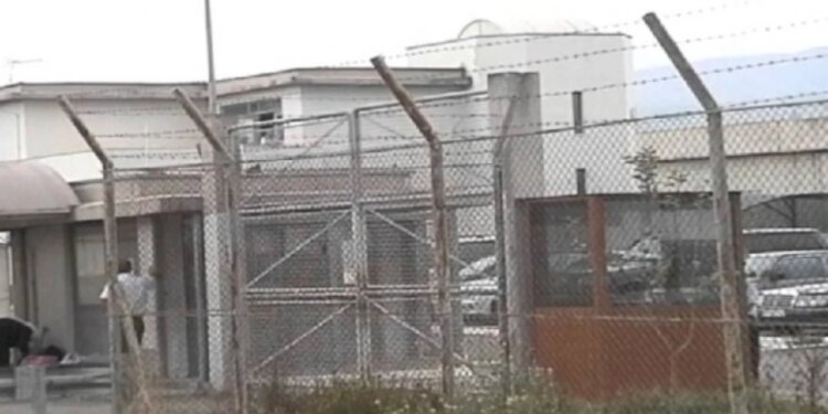 Kontrolle të njëpasnjëshme: Forcat operacionale të Policisë së Burgjeve mësyjnë në burgun e Fushë-Krujës