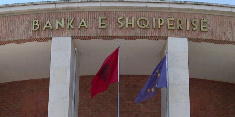 Kreditë me probleme arrijnë në 36.9 miliardë lekë, Banka e Shqipërisë thirrje për kujdes në dhënien e huave