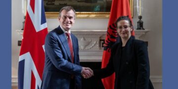Krimi i organizuar dhe emigracioni i paligjshëm: Bashkëpunim Britani–Shqipëri për arrestimin e grupeve serioze kriminale