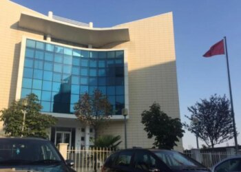 Kryen transaksione dhe veprime bankare fiktive me 500 mijë euro, Prokuroria e Shkodrës dërgon në gjyq 4 persona