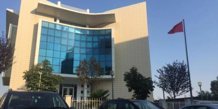 Kryen transaksione dhe veprime bankare fiktive me 500 mijë euro, Prokuroria e Shkodrës dërgon në gjyq 4 persona