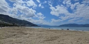 Kryetarja e bashkisë Vlorë: Tarifa maksimale për plazhet private 700 lekë, në prag të sezonit veror