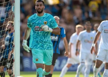 Kuqezinjtë Strakosha dhe Pilo festojnë, AEK-u shpallet kampion i Greqisë
