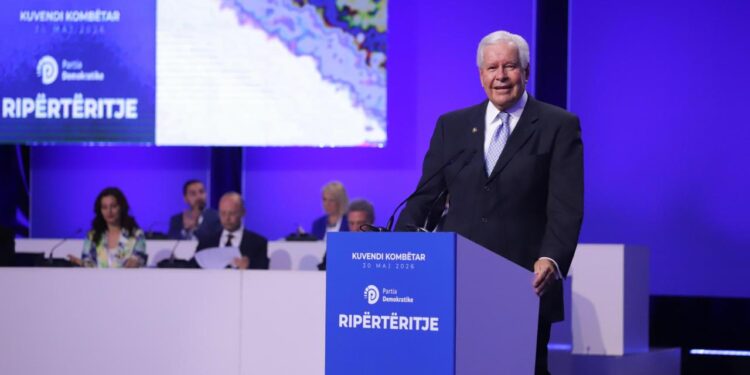 Kuvendi Kombëtar PD, ish-kongresmeni republikan McEwen: Siç tha Sali Berisha, e rrëzuam tiraninë dhe do ta rrëzojmë përsëri