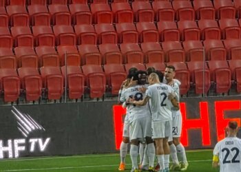 LIVE Dinamo-Egnatia/ Shpërthen festa dinamovite, Nëndetësja kalon në avantazh me epërsi numerike