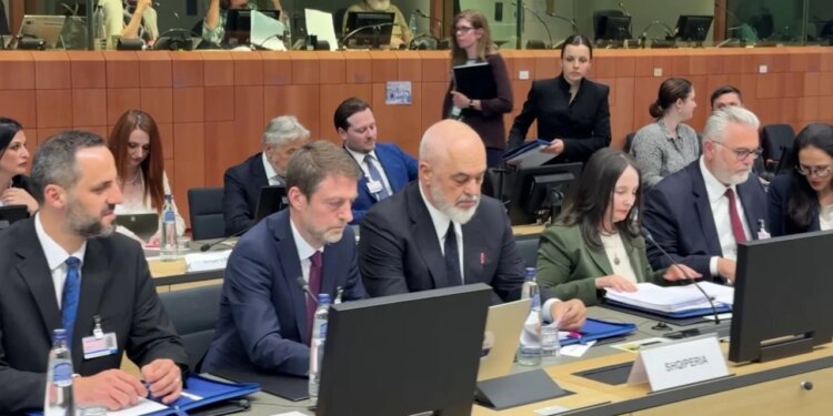 LIVE/ Nis Konferenca Ndërqeveritare në Bruksel, delegacioni shqiptar mbërrin në selinë e BE. Rama: Jemi fanatikë të BE