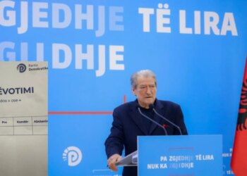 :LIVE/ Referendumi për Berishën, nis votimi, dilemë për numrin e anëtarëve me të drejtë vote