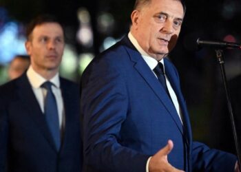 Largimi i Schmidt nga posti i përfaqësuesit të lartë në Bosnje dhe Hercegovinë, fshehja nën maskën e dorëheqjes