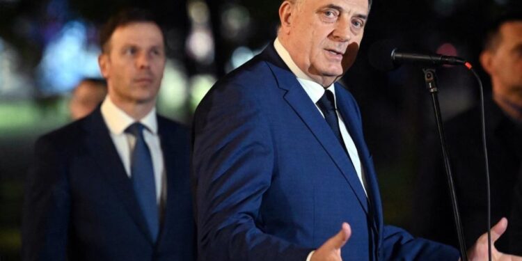 Largimi i Schmidt nga posti i përfaqësuesit të lartë në Bosnje dhe Hercegovinë, fshehja nën maskën e dorëheqjes