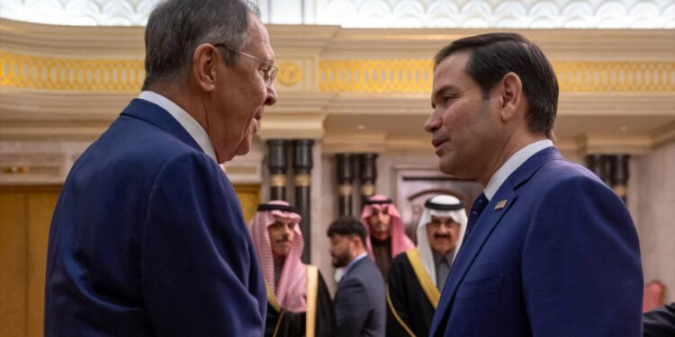 Lavrov i telefonon Rubios; Rusia paralajmëron sulme të reja dhe kërkon evakuim të diplomatëve amerikanë nga Kievi