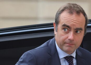 Le të hanë bukë, kryeministri bleu bagetë më 1 maj dhe shpërthen indinjata në Francë