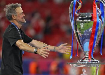 Luis Enrique hyn në histori me triumfin e dytë radhazi në Champions, rekord që Guardiola nuk e arriti
