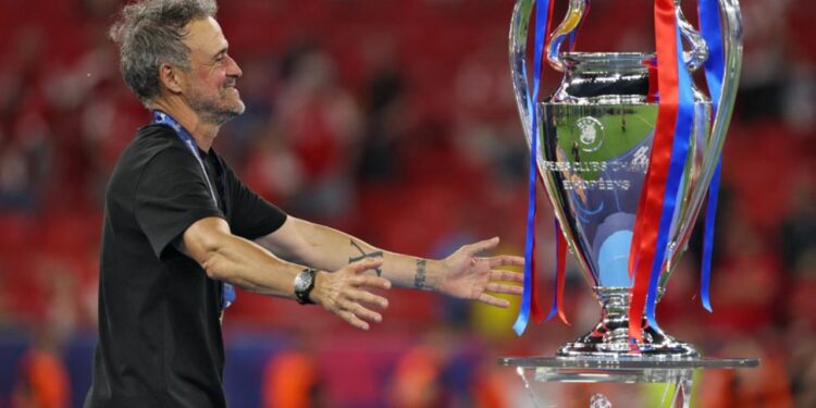 Luis Enrique hyn në histori me triumfin e dytë radhazi në Champions, rekord që Guardiola nuk e arriti