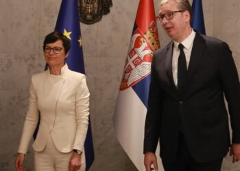 Marta Kos drejt vizitës në Kosovë; Vuçiç sulmon: Nuk kontaktoj të huajt që i dëshirojnë të keqen Serbisë