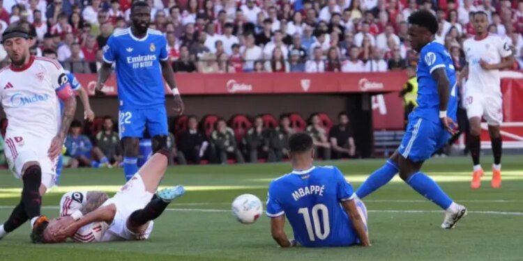 Mbappe rikthehet titullar; Reali triumfon ndaj Sevillas me golin e Vinicius