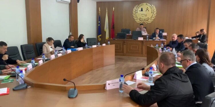 Mbledhja e Këshillit Bashkiak në Bulqizë dështon për herë të tretë, me tensione dhe debate mes mazhorancës dhe opozitës