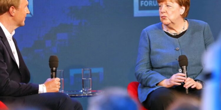 Merkel: Diplomacia ka qenë gjithmonë ana tjetër e medaljes; kritikon ashpër BE-në, nuk shfrytëzon potencialin në luftën Rusi-Ukrainë