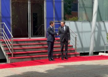 Ministri Hoxha viziton Kosovën dhe takohet me presidenten në detyrë Albulena Haxhiu dhe kryeministrin Albin Kurti