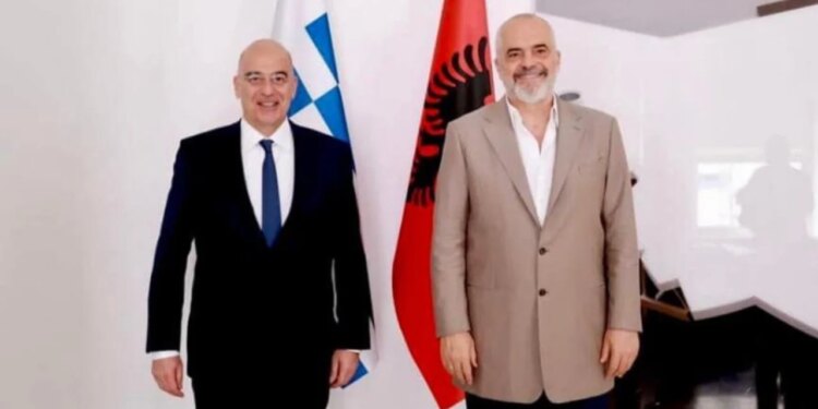 Ministri grek i Mbrojtjes viziton Tiranën, pritet të takohet me kryeministrin Rama