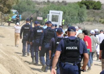 Ministria e Punëve të Jashtme reagon për dhunimin e protestuesit në Zvërnec: hetim disiplinor për rrethanat dhe përgjegjësitë
