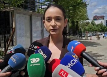 Mjeku akuzohet për ngacmim seksual në Korçë; avokatja e 21-vjeçares: Rast i përsëritur, kallëzuar për abuzim 33 vite