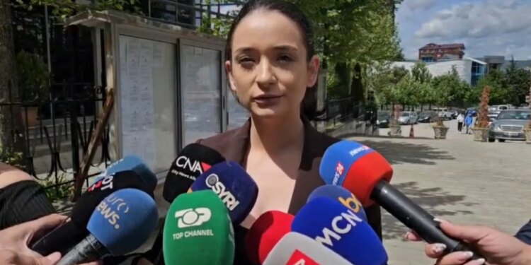 Mjeku akuzohet për ngacmim seksual në Korçë; avokatja e 21-vjeçares: Rast i përsëritur, kallëzuar për abuzim 33 vite