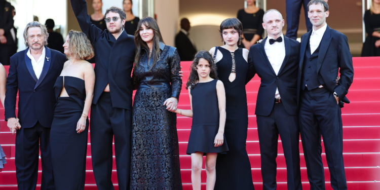 Monica Bellucci shkëlqen në Festivalin e Filmit në Kanë me një fustan elegant