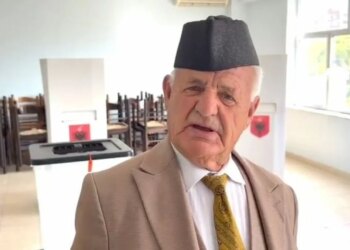 Mos vdeksha pa e parë Berishën lart, demokrati shkon të votojë për Berishën më humbi karta para votimeve