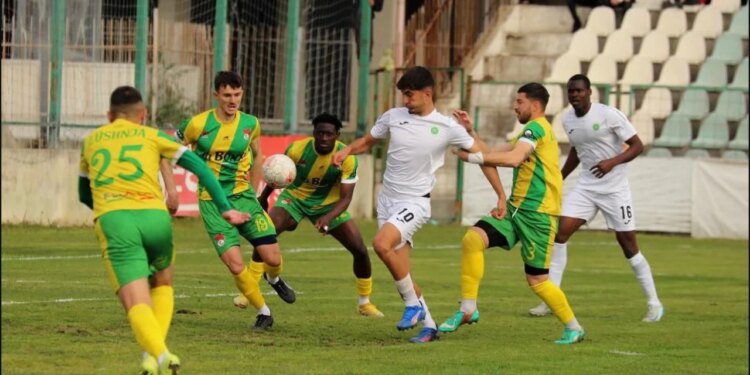 Myzeqeja mbetet pa futboll, Apollonia dhe Lushnja bien në amatorizëm