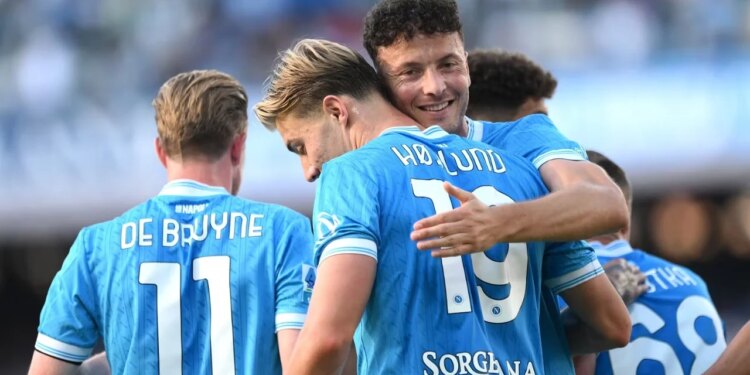 Napoli e mbyll sezonin duke mundur Udinesen, Conte përshëndetet me ovacione
