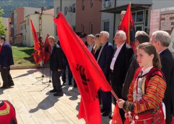 Në Bulqizë përkujtohet 5 Maji, Dita e Dëshmorëve të Kombit; homazhe pranë lapidarit