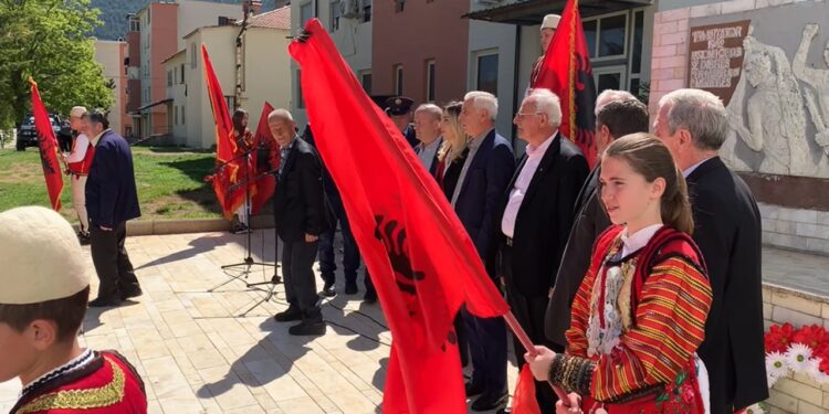 Në Bulqizë përkujtohet 5 Maji, Dita e Dëshmorëve të Kombit; homazhe pranë lapidarit