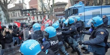 Në Torino, protesta të dhunshme; qindra përplasen me policinë gjatë manifestimeve të 1 Majit