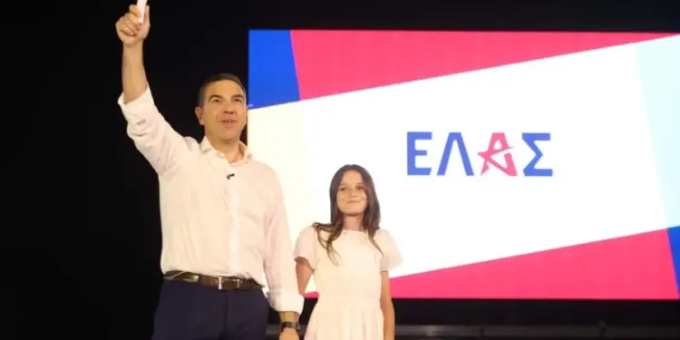 Nën tingujt e këngës simbol të së majtës Bella Ciao, ish-kryeministri grek Aleksis Tsipras shpall rikthimin në politikë
