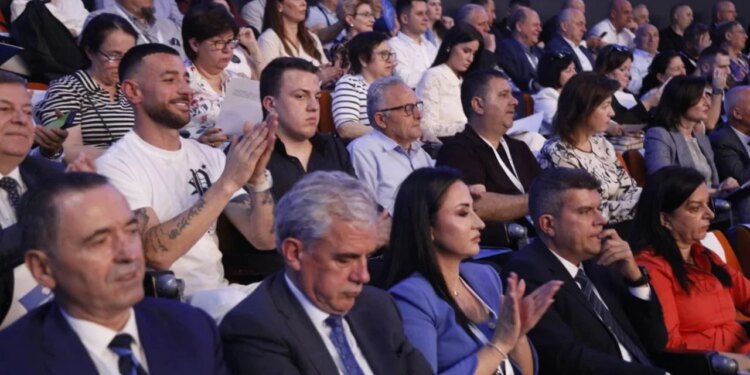 Nga Stresi te vajza e Nishanit, djali i Olldashit dhe Hajdarit, kush u bë anëtar Këshillit të PD