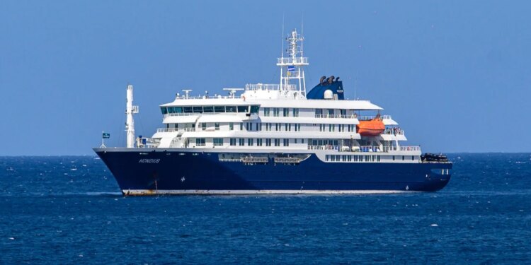 Nis evakuimi i pasagjerëve të anijes turistike me hantavirus; 40 pasagjerë zbresin nga bordi