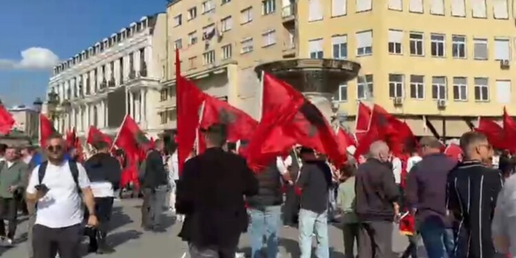 Nis grumbullimi për protestën për gjuhën shqipe, studentëve në Maqedoninë e Veriut u bashkohen ata nga Kosova